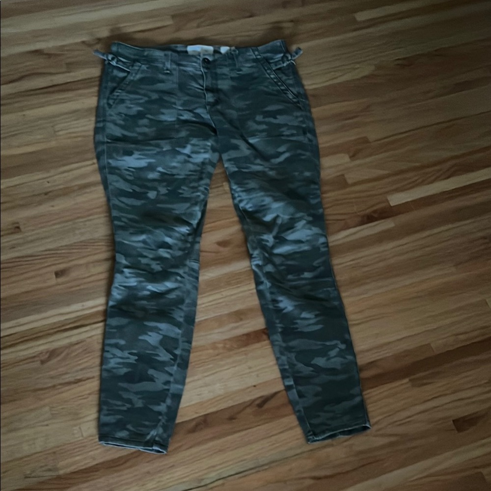 Green and Gray Skinny Pants with Modern Camouflage